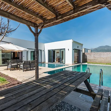 Grape In Large Pool, Jacuzzi, Private Vila *
