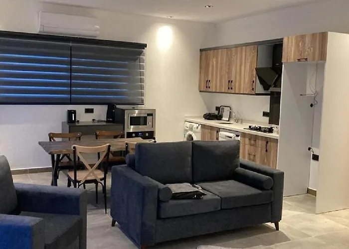 Grape In Large Pool, Jacuzzi, Private *